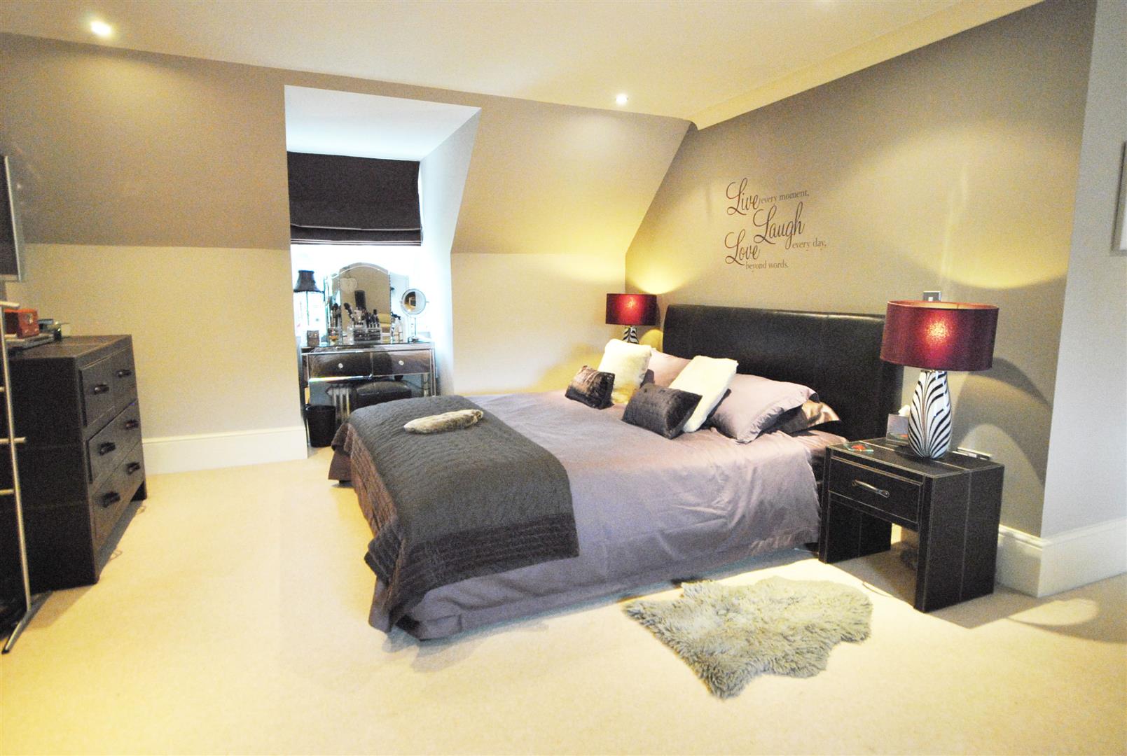 4 Bedrooms, House - Detached